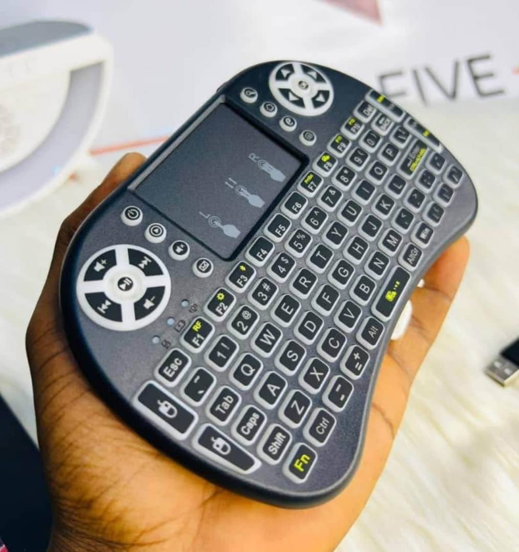 Mini Clavier Sans Fil Rétroéclairé avec Pavé Tactile – Tout-en-un pour un Contrôle Total 🖥️🎮📺